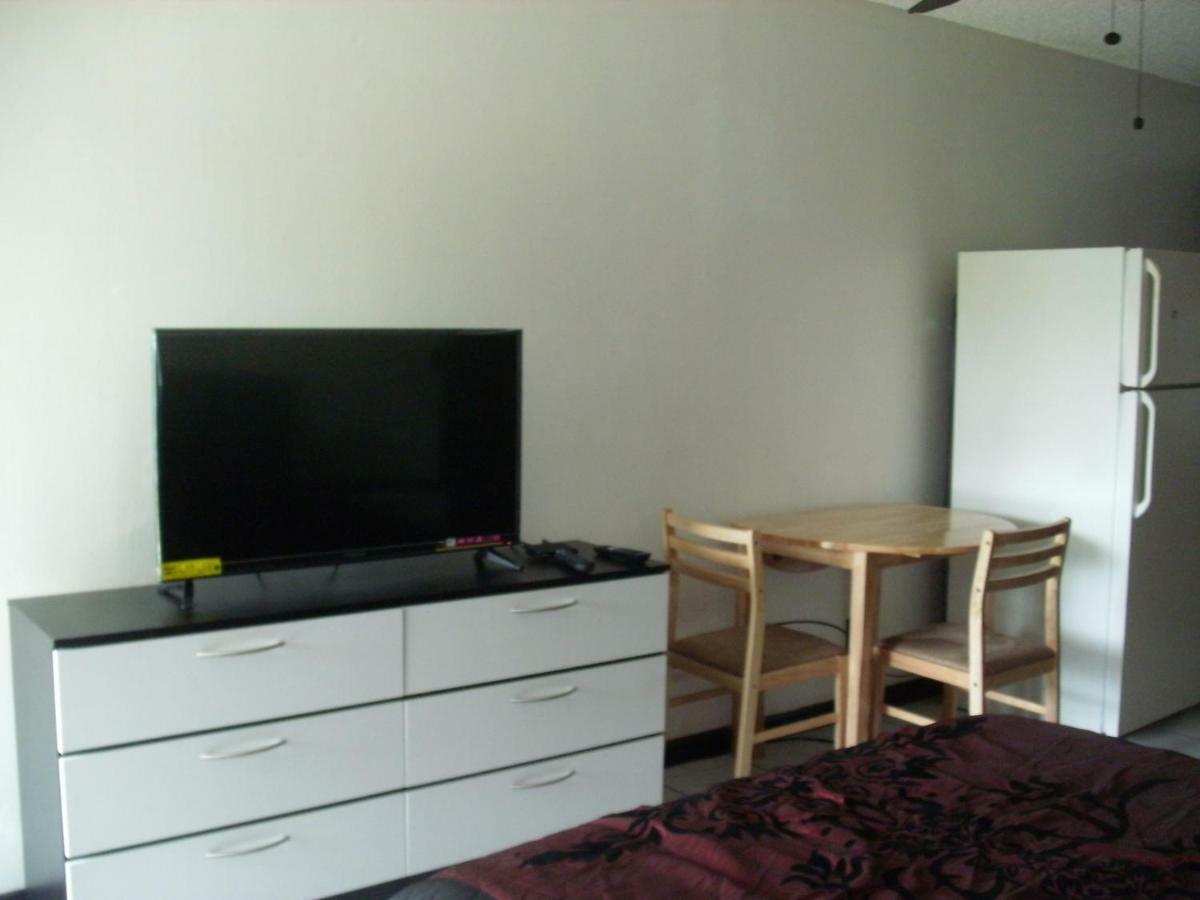 Newly Furnished Large Clean Quiet Private Unit Apartment Форт Лодърдейл Екстериор снимка
